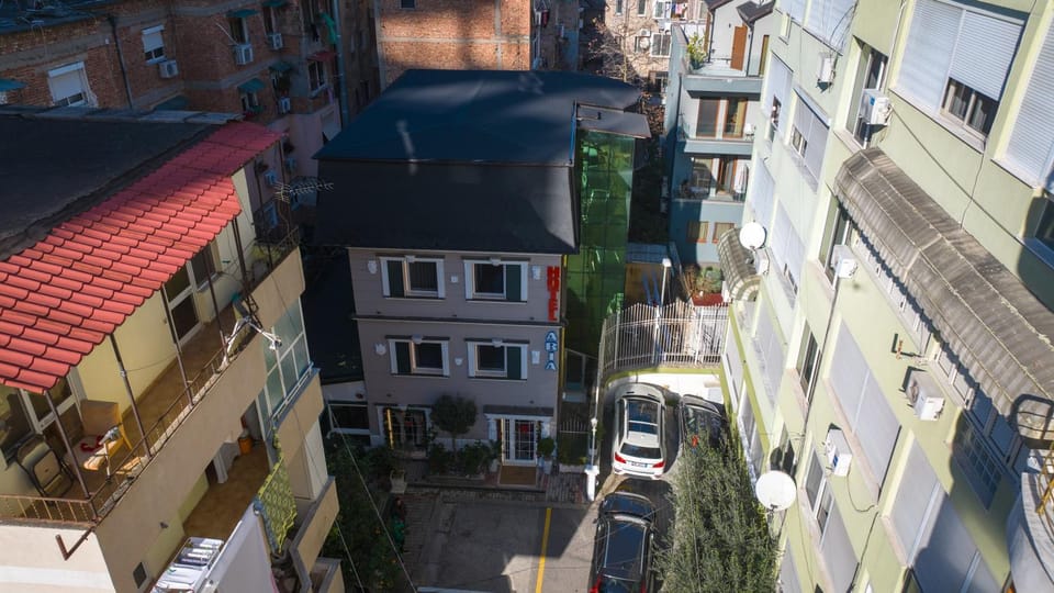 Property building, Neighbourhood