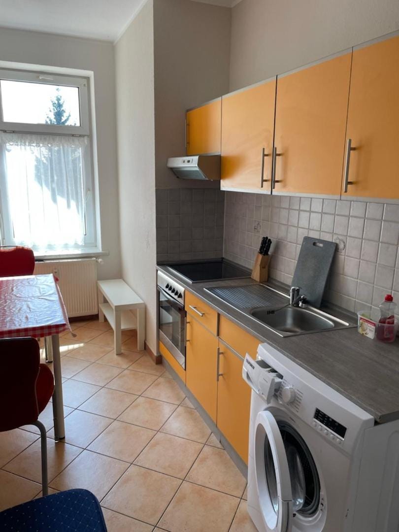 Kitchen or kitchenette, Dining area, washing machine