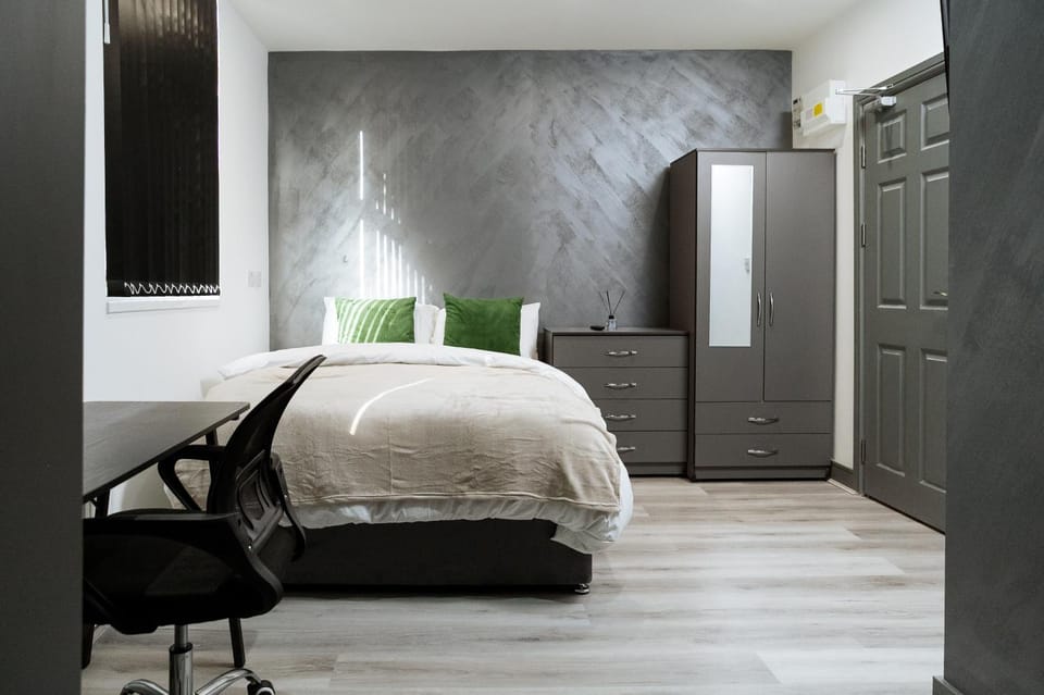 4x Studio Apartments for Contractors, Professionals and Families near Coventry University, City Centre, BHX & NEC Apartment in Coventry