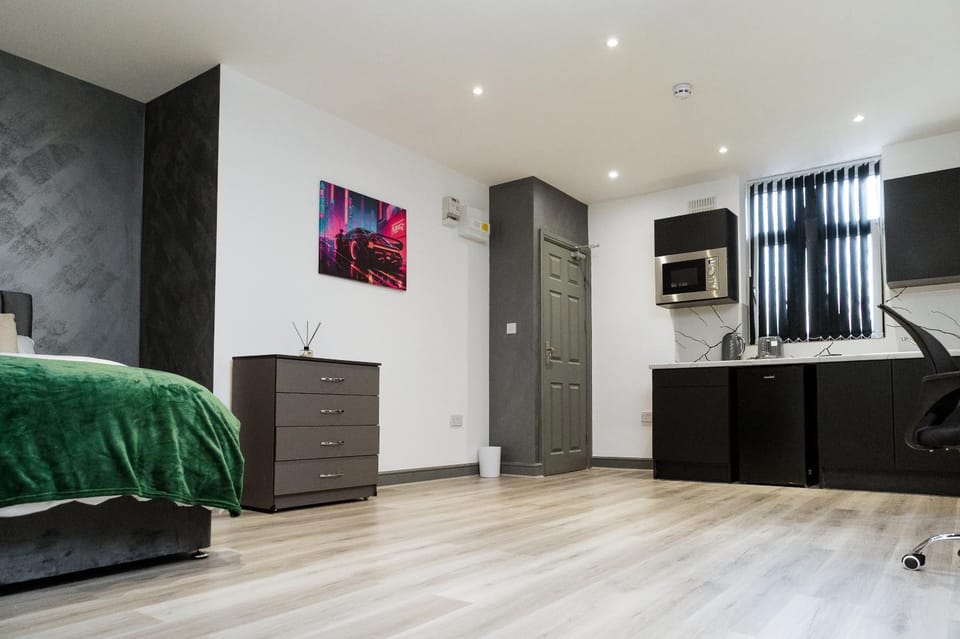 4x Studio Apartments for Contractors, Professionals and Families near Coventry University, City Centre, BHX & NEC Apartment in Coventry