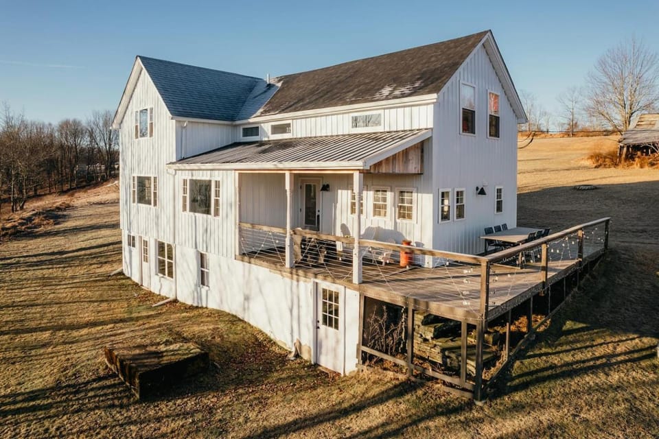 Luxe Gabel Farmhouse Fire Pit & Country Views House in Delaware