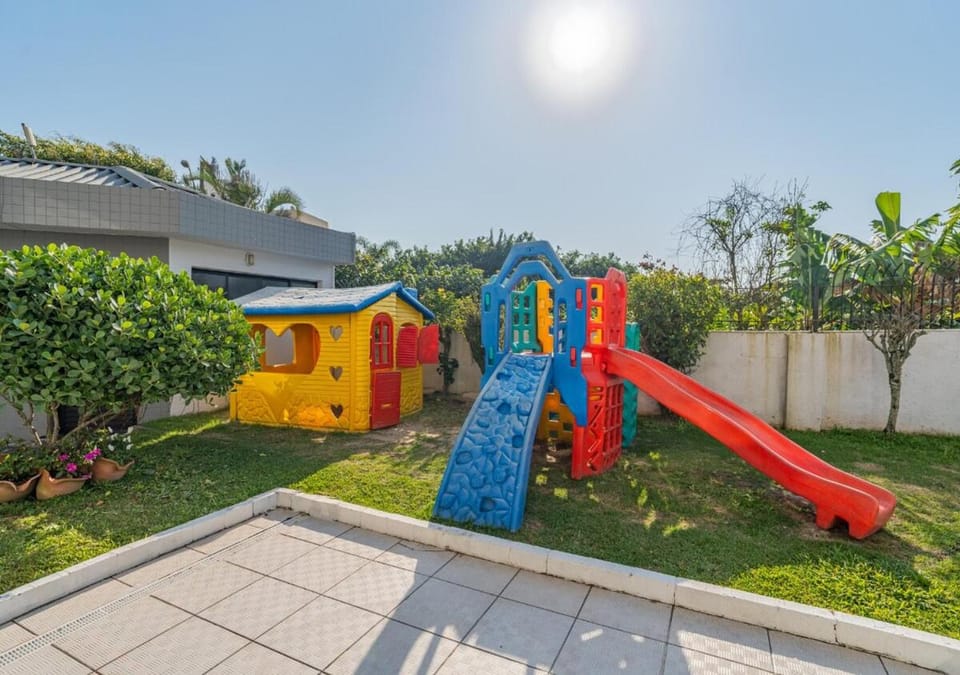 C135 Lindo apartamento em condomínio de frente para o mar Apartment in Florianopolis