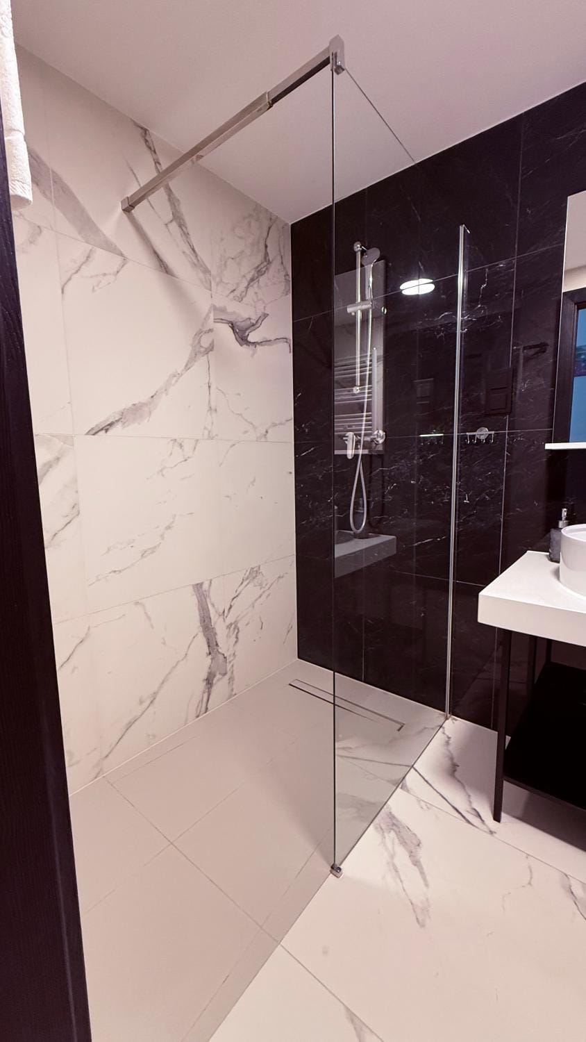 Shower, Bathroom, towels