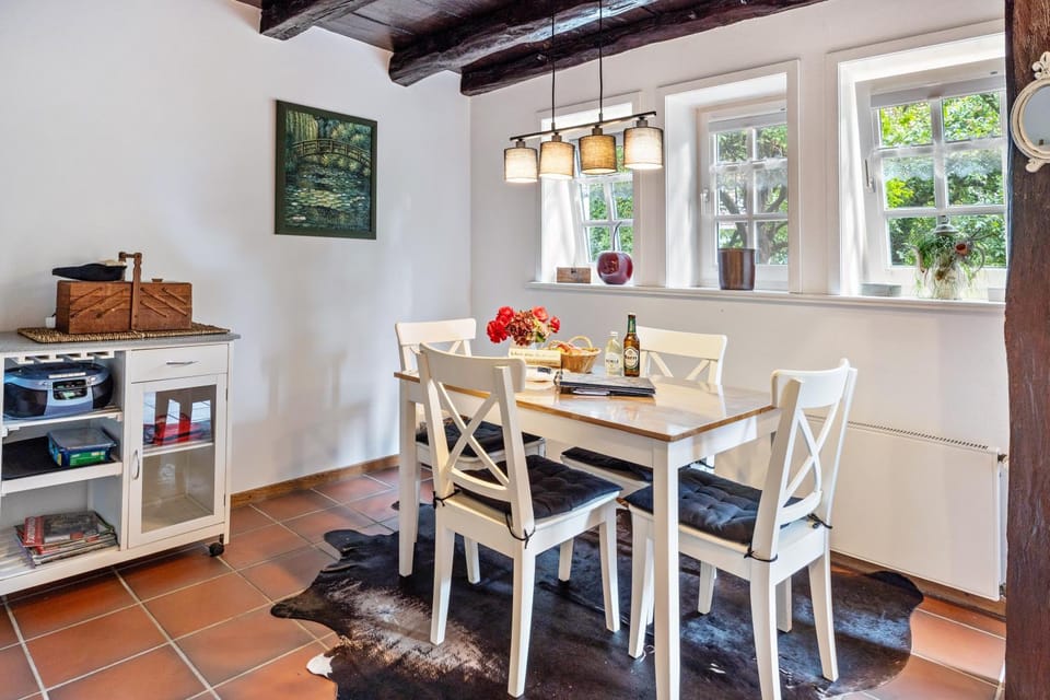 Property building, Kitchen or kitchenette, Living room