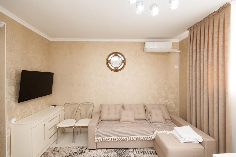 Communal lounge/ TV room, Bed, Living room, Photo of the whole room, Bedroom, air conditioner
