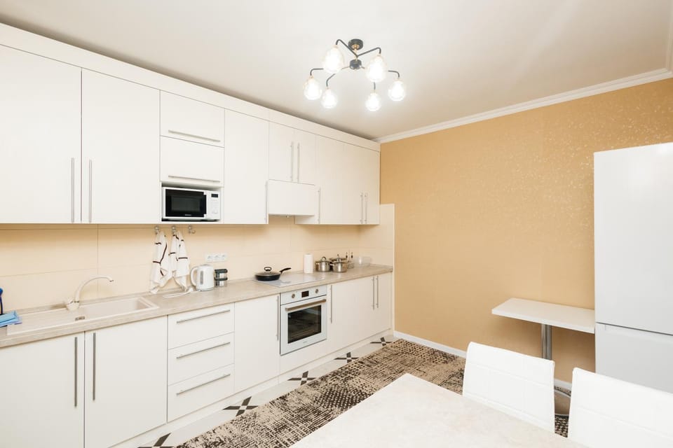 Coffee/tea facilities, Kitchen or kitchenette, oven, stove