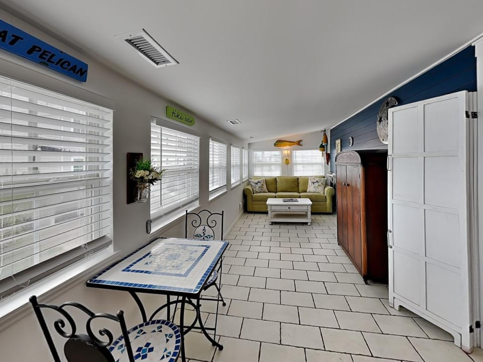 Day, Living room, Seating area, furniture, air conditioner