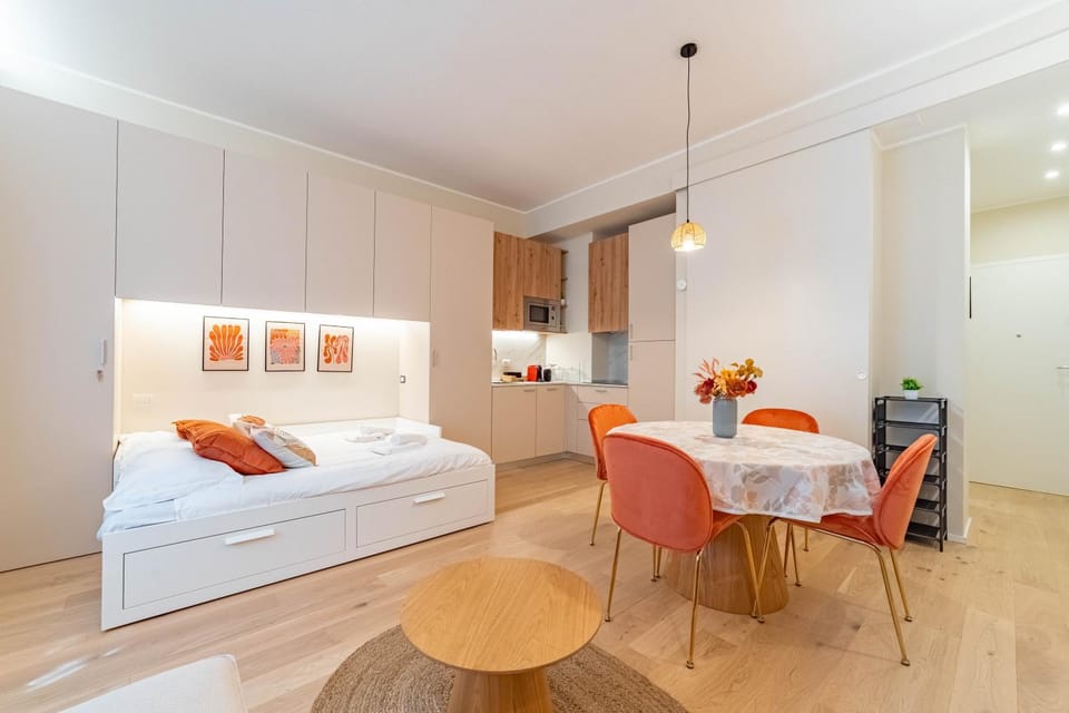 Bed, Kitchen or kitchenette, Living room, Photo of the whole room, Seating area, Dining area, wardrobe