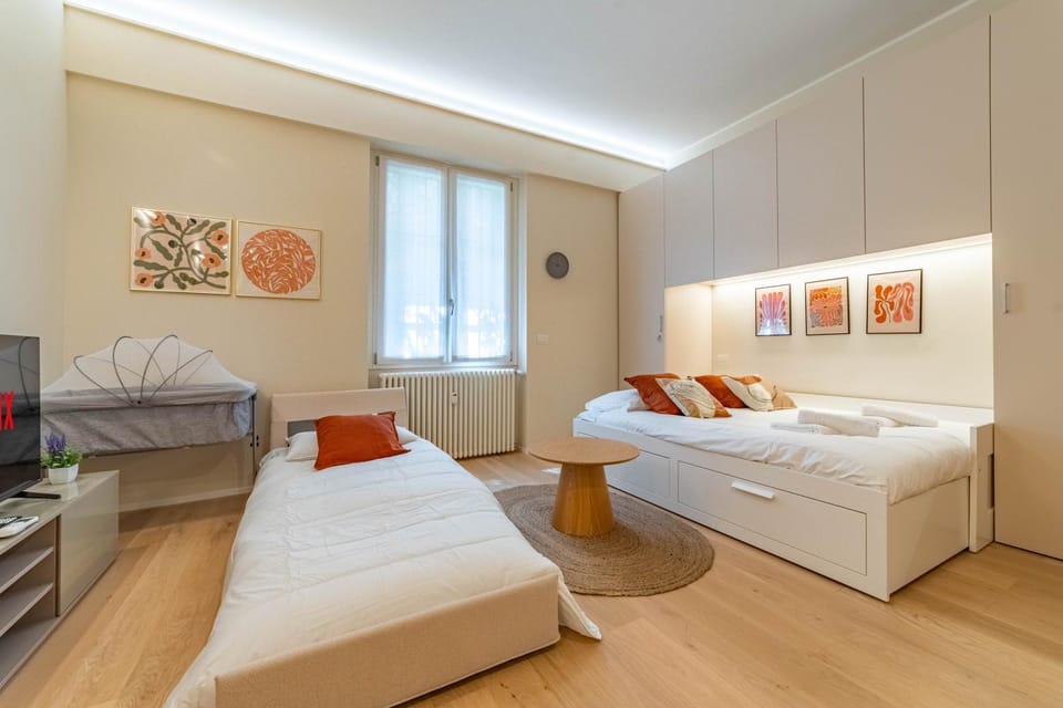 Bed, Photo of the whole room, towels