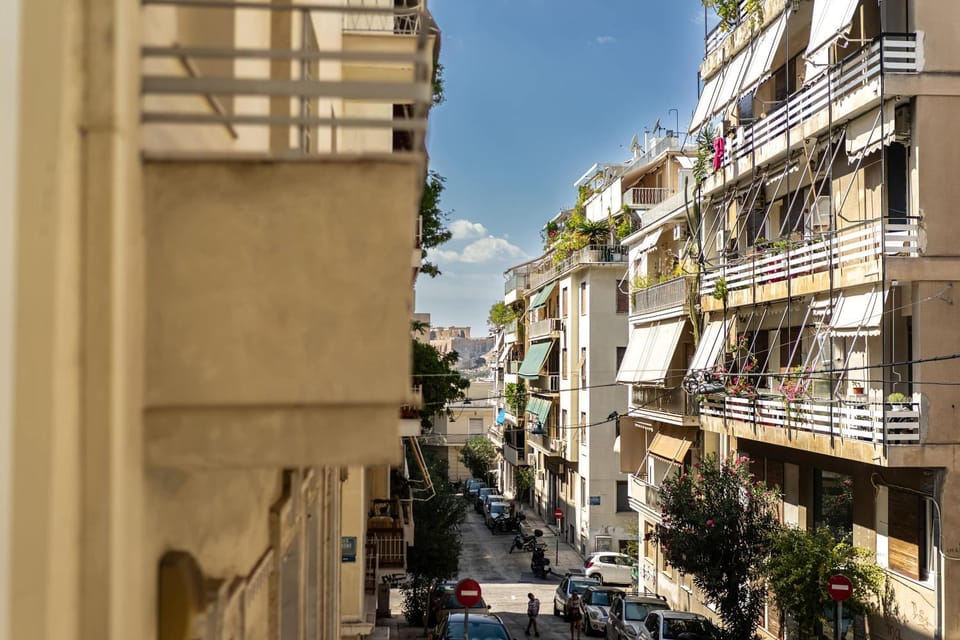 Property building, Day, City view, Location
