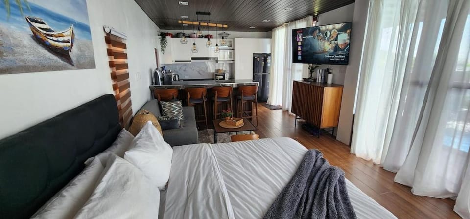 Barney's Pointe Beach House, Batangas City Villa in Batangas