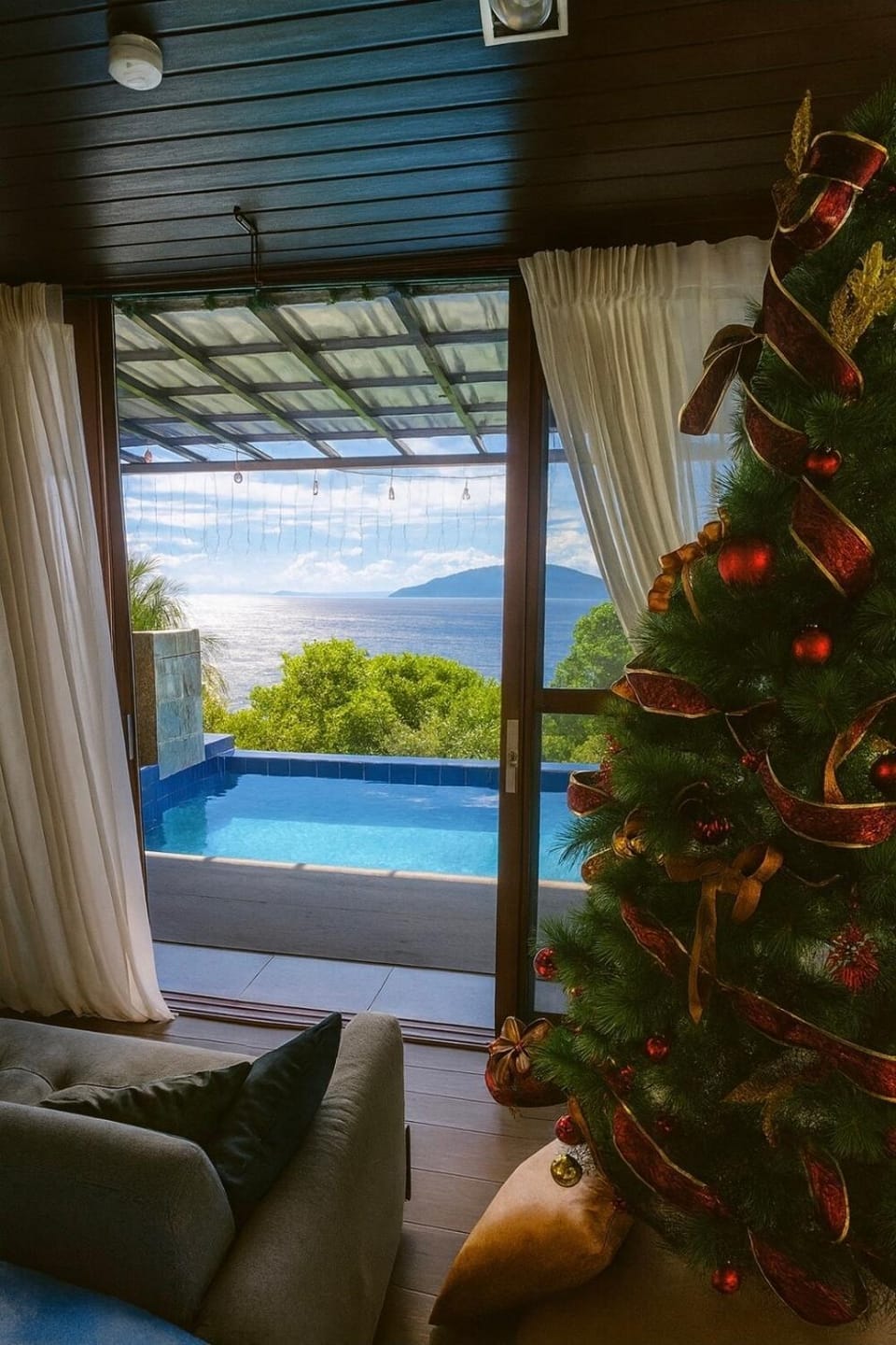 Barney's Pointe Beach House, Batangas City Villa in Batangas