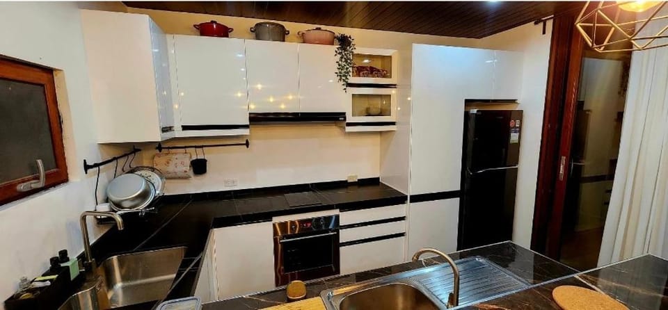 Barney's Pointe Beach House, Batangas City Villa in Batangas