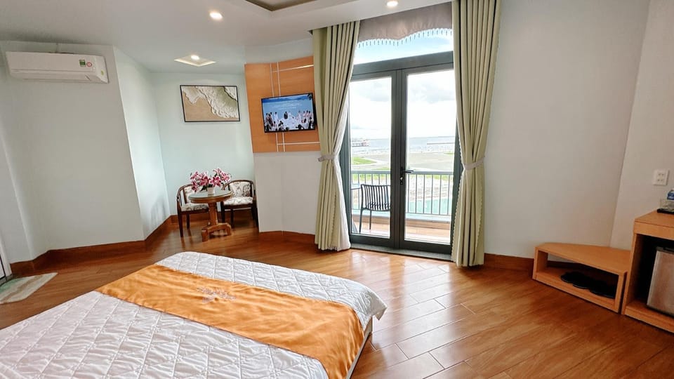 View (from property/room), Photo of the whole room, Bedroom