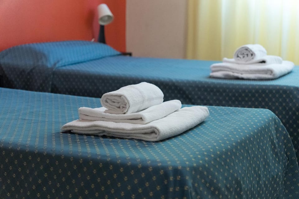 Bed, towels