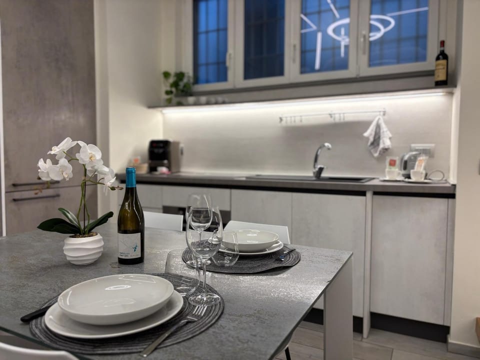 Kitchen or kitchenette, Dining area, dishwasher, stove