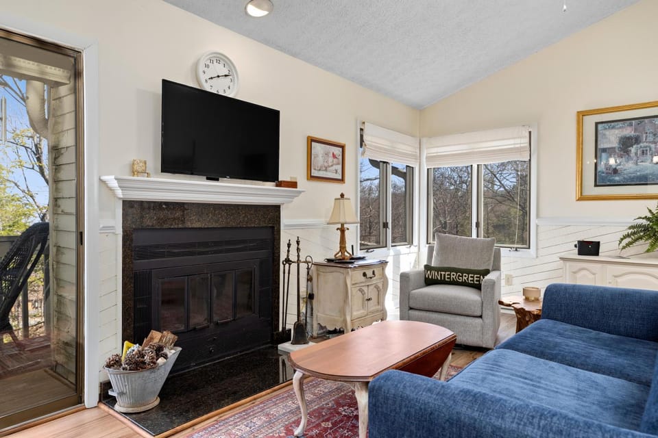 Tanners Ridge 21 with Wintergreen Advantage House in Nelson County