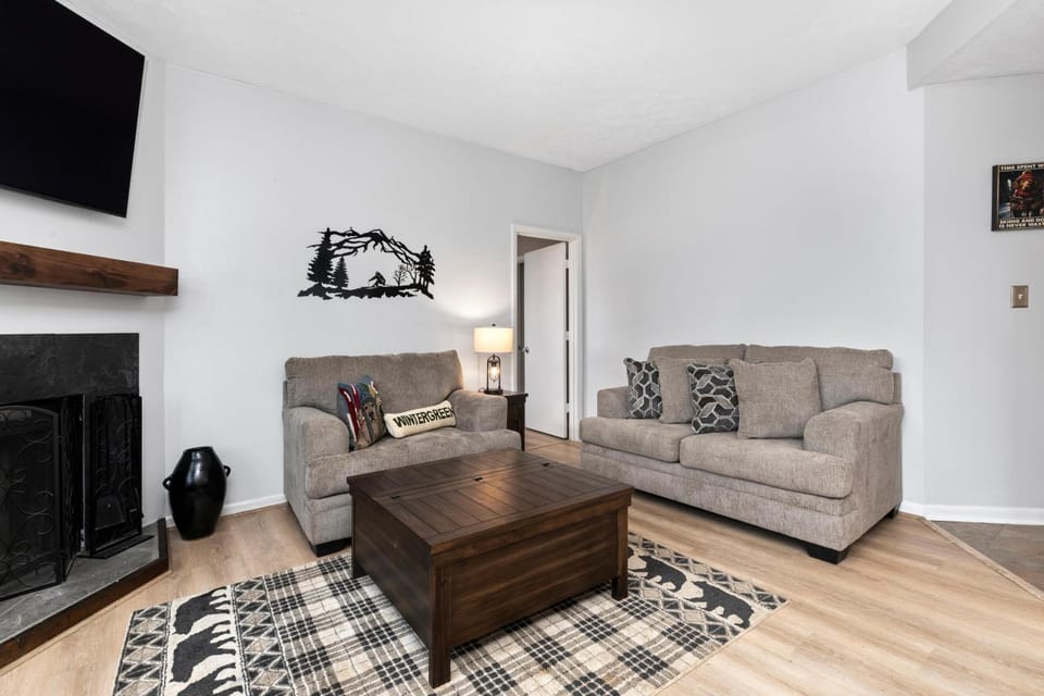 Laurelwood 48 with Wintergreen Advantage House in Massies Mill