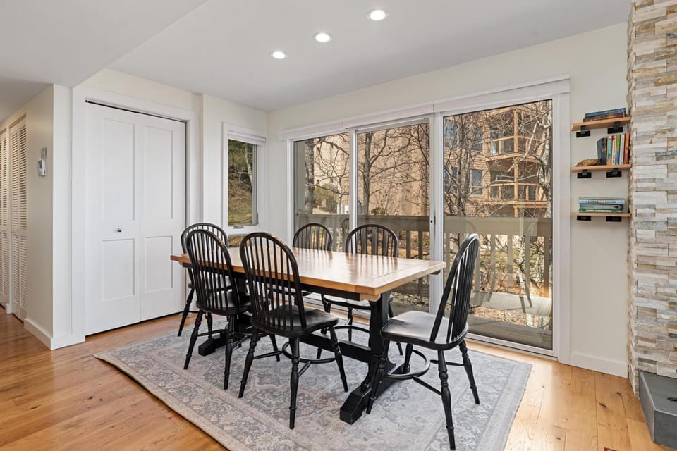 Ledges 78 with Wintergreen Advantage House in Nelson County