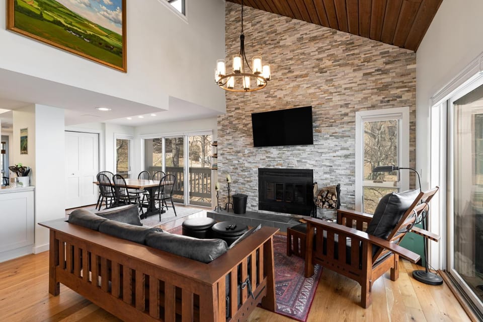 Ledges 78 with Wintergreen Advantage House in Nelson County