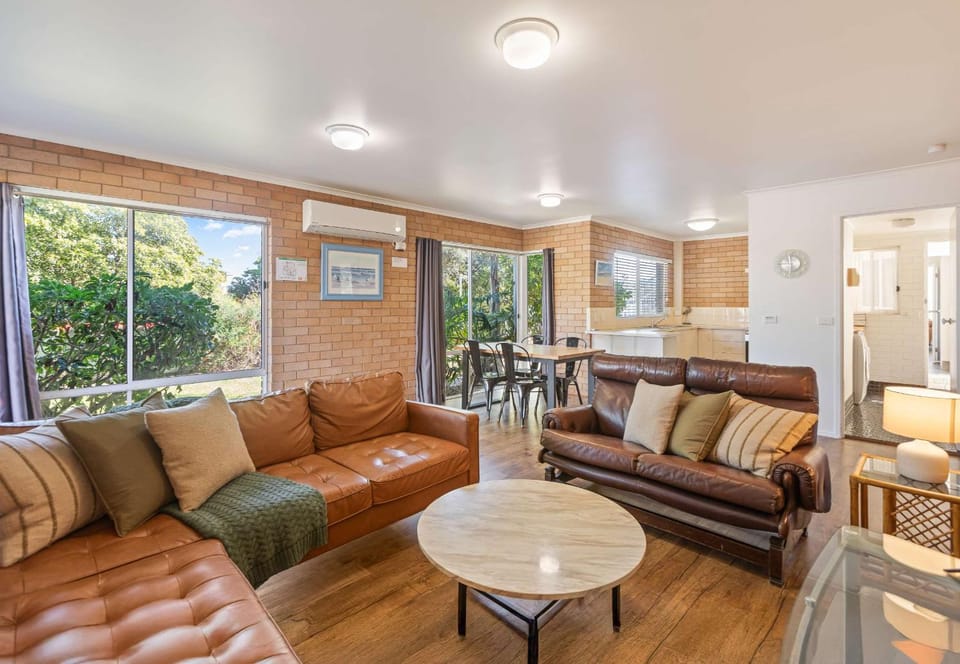 Beachcomber - Pet Friendly Apartment in Merimbula