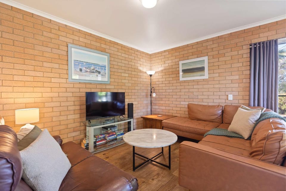 Beachcomber - Pet Friendly Apartment in Merimbula