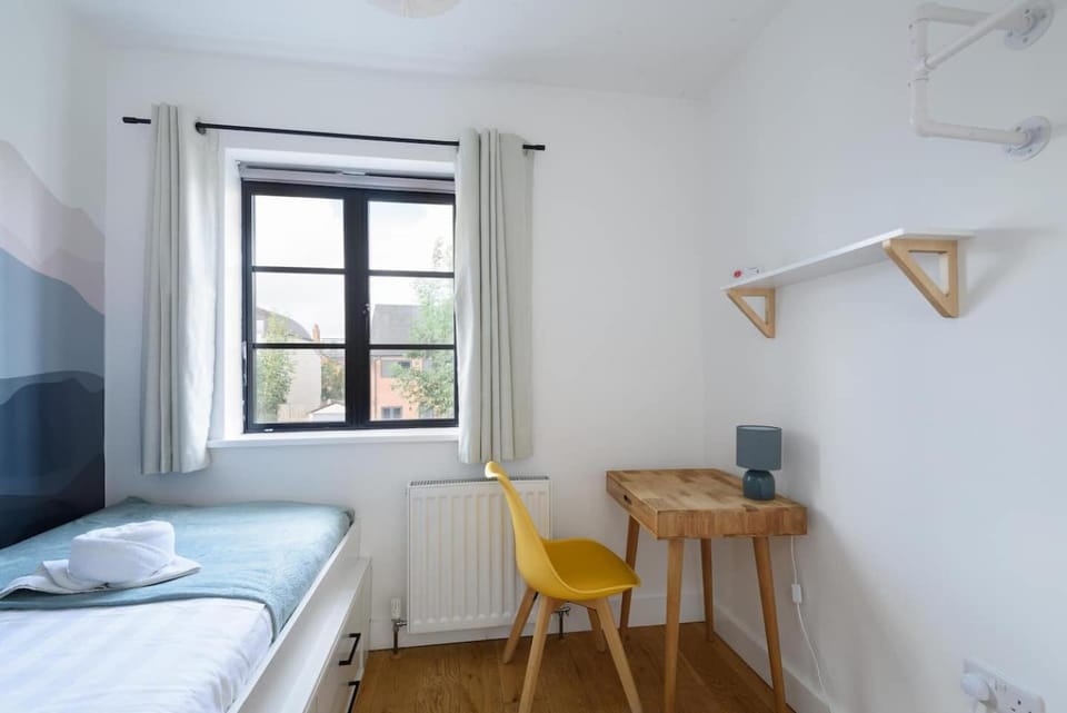 Spacious 4 Bedroom House by Oxford Train Station House in Oxford