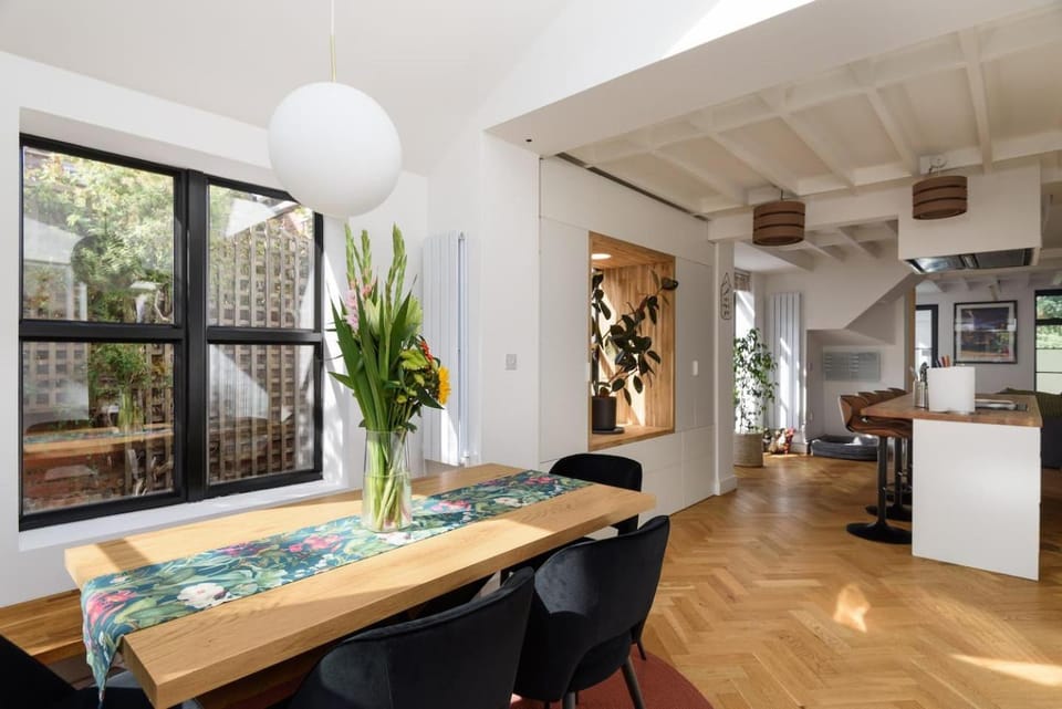 Spacious 4 Bedroom House by Oxford Train Station House in Oxford