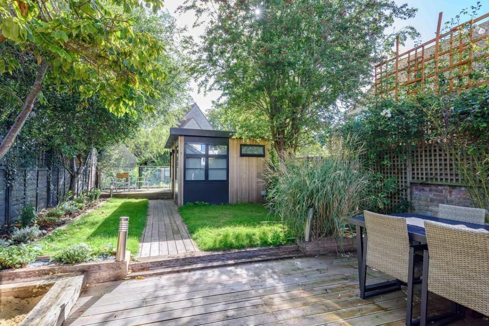 Spacious 4 Bedroom House by Oxford Train Station House in Oxford