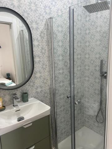Shower, Bathroom