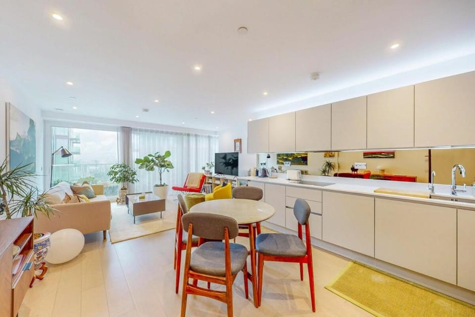 Kitchen or kitchenette, Seating area, Dining area
