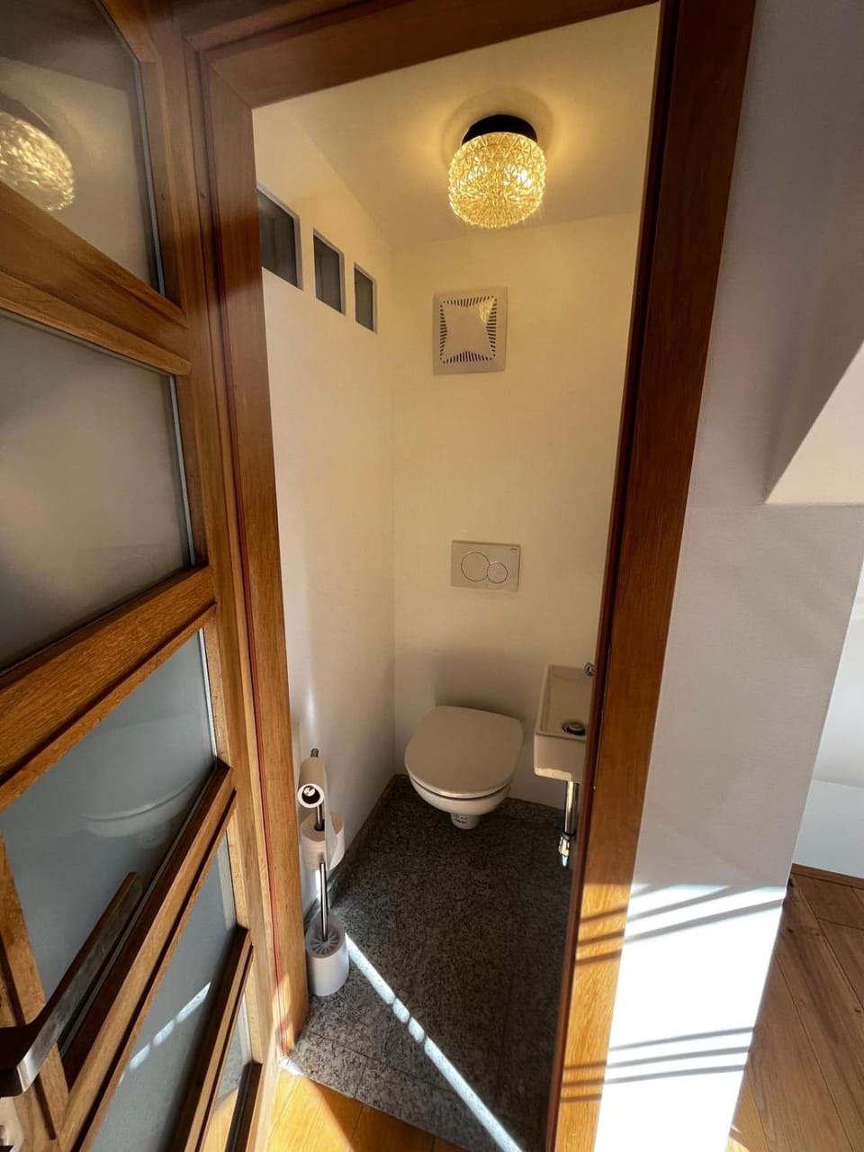 Toilet, Living room