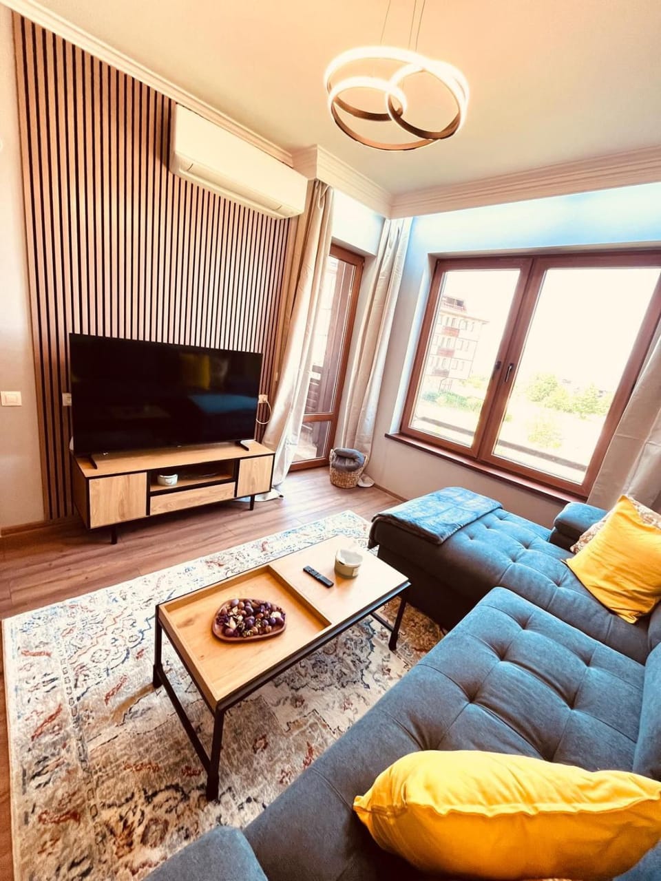 Communal lounge/ TV room, TV and multimedia, Living room, Seating area, Evening entertainment