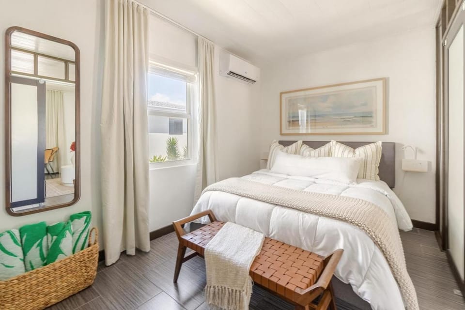 Stylish Coastal Studio Walk to Beach, Pool & Eats Apartment in Riviera Beach