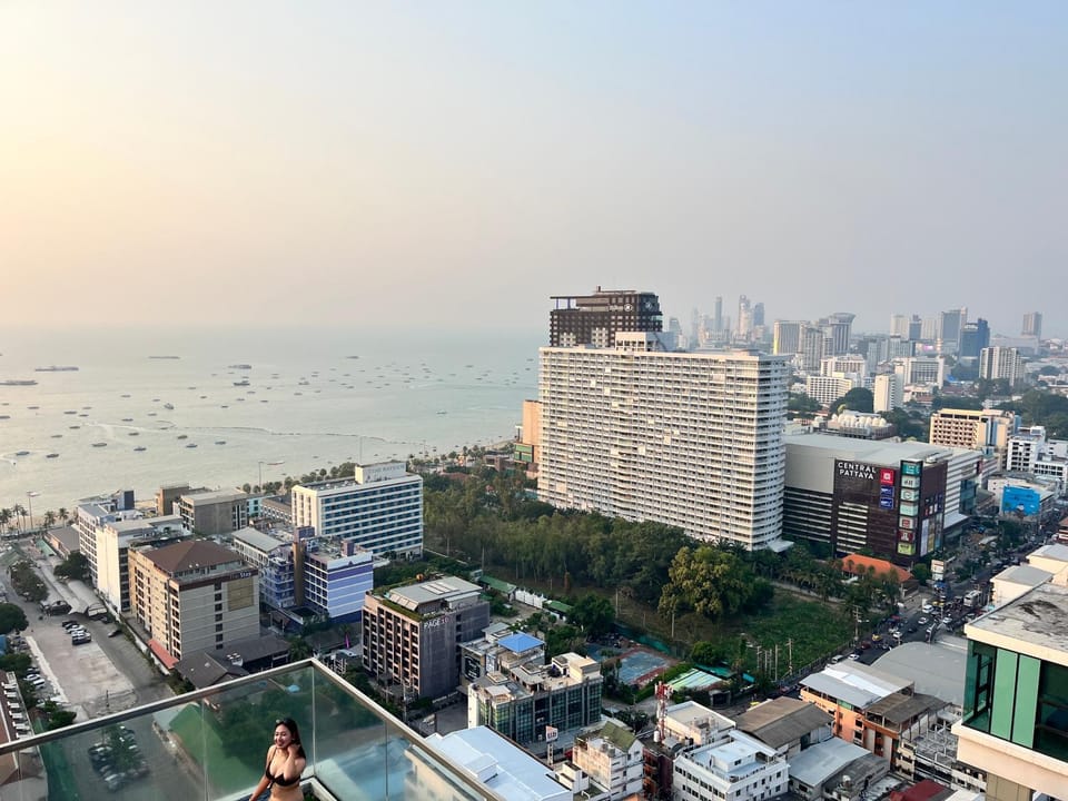 Pattaya the base condo Apartment in Pattaya City