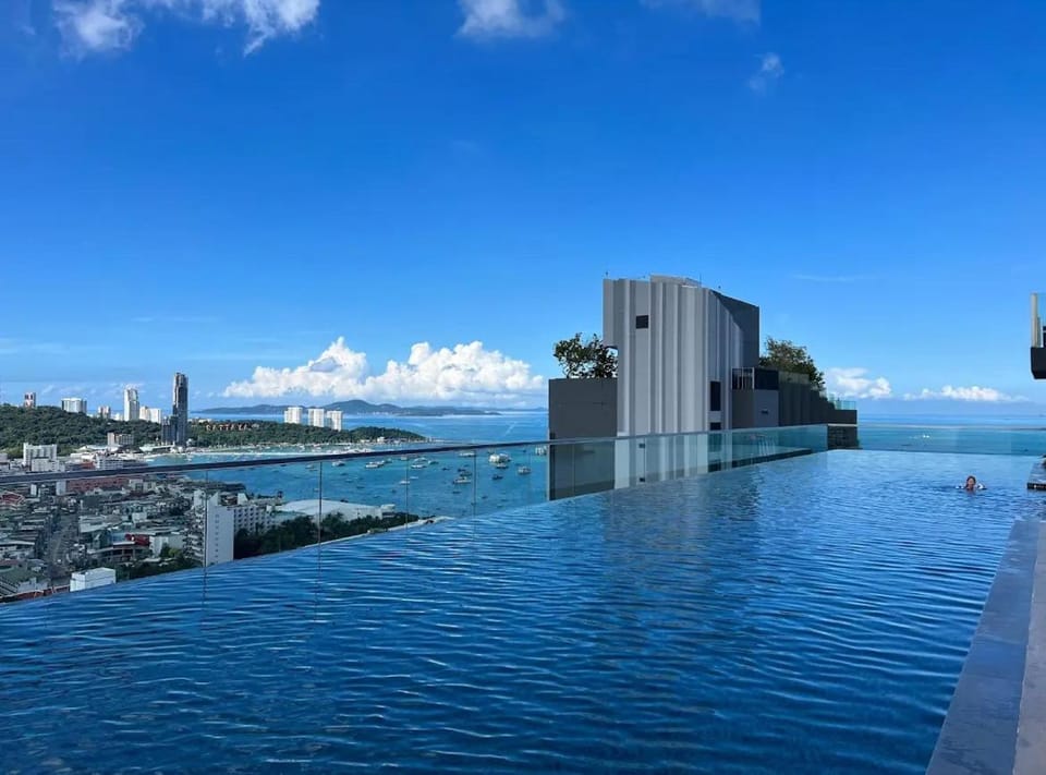 Pattaya the base condo Apartment in Pattaya City