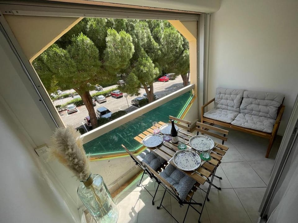 2 bedroom apartment near the sea with parking Apartment in Bormes-les-Mimosas