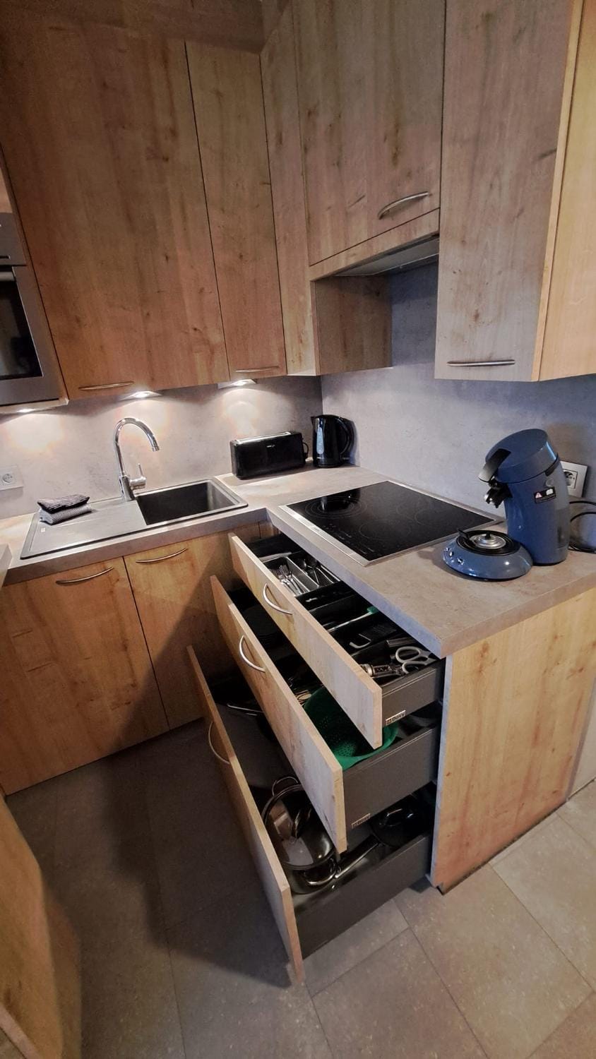 Kitchen or kitchenette, pet friendly, stove
