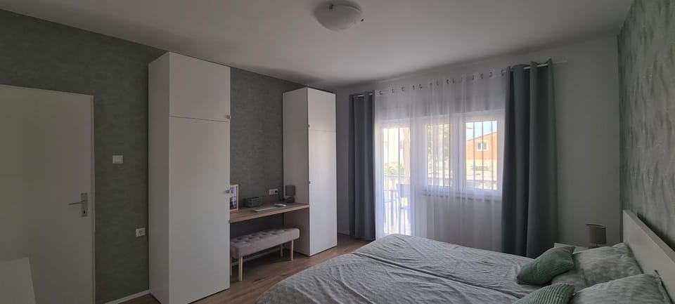 Bed, Photo of the whole room, Bedroom, wardrobe