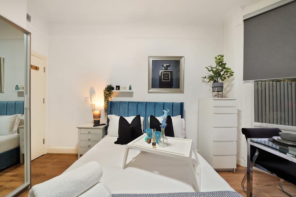 Central Harrow Studios 3mins to station! Apartment in Harrow