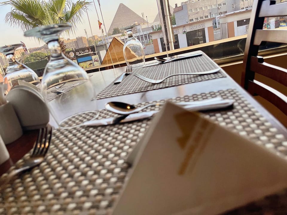 Restaurant/places to eat, Day, Food and drinks, Banquet/Function facilities, Dining area, Food