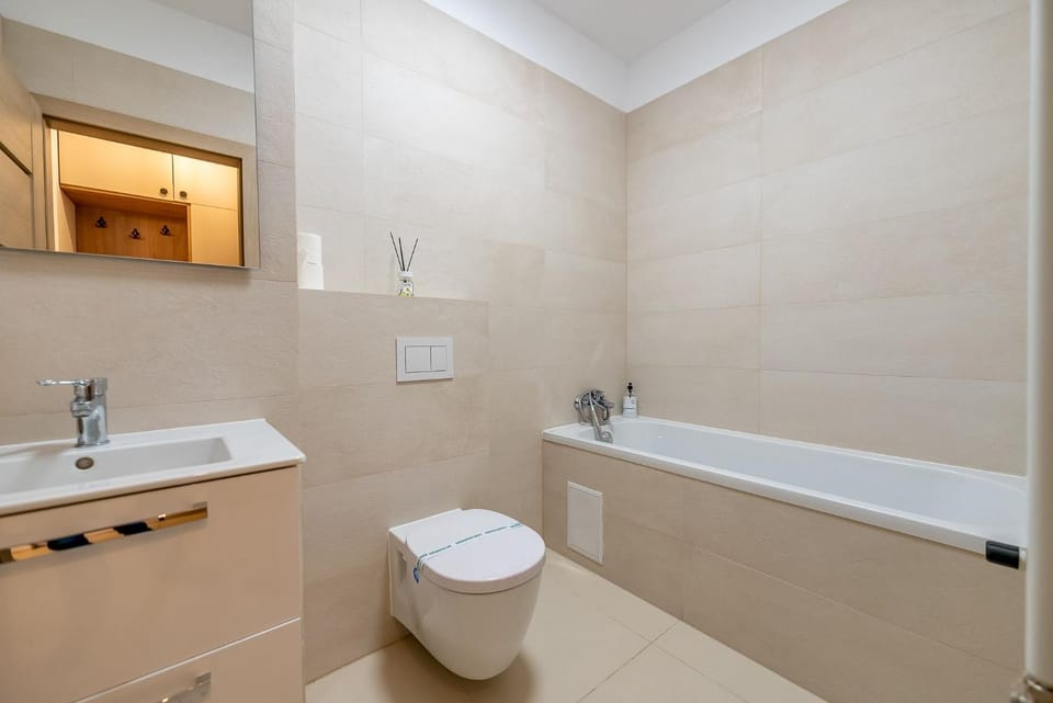 Shower, Toilet, Bathroom, Bath