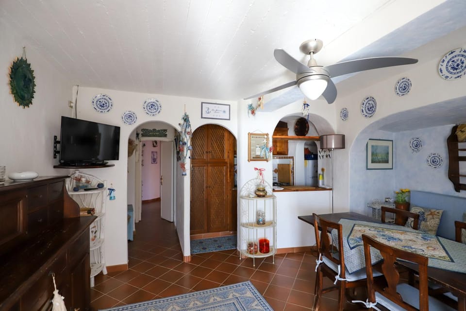 TV and multimedia, Kitchen or kitchenette, Living room, Dining area