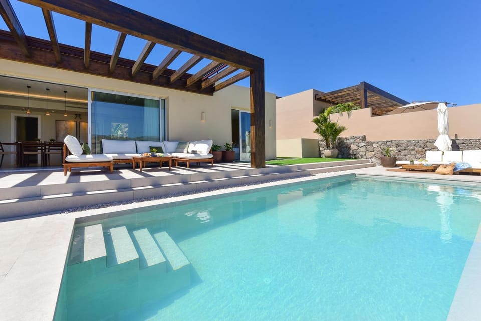 Property building, Pool view, Swimming pool, sunbed