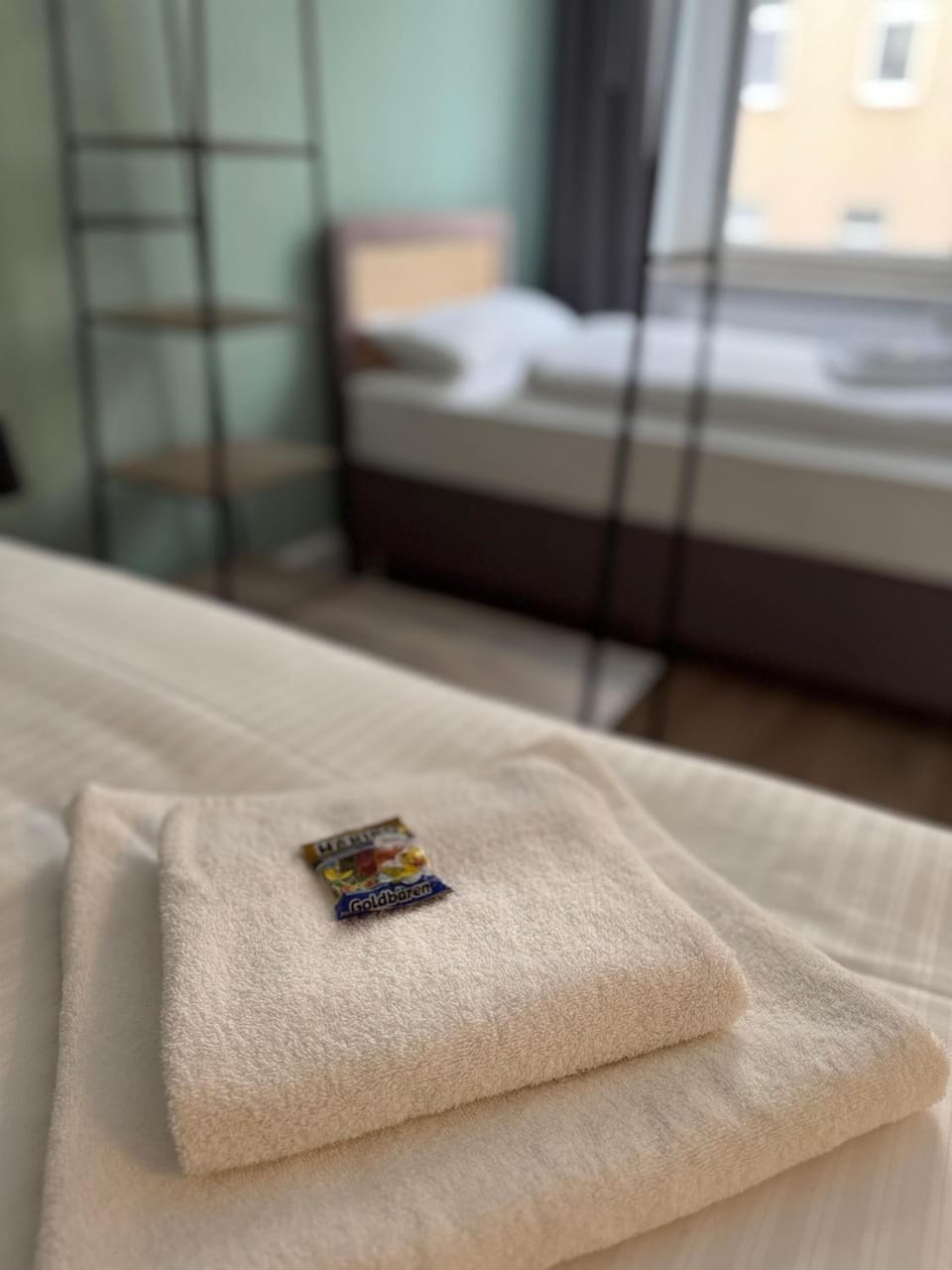 Bed, Bedroom, towels