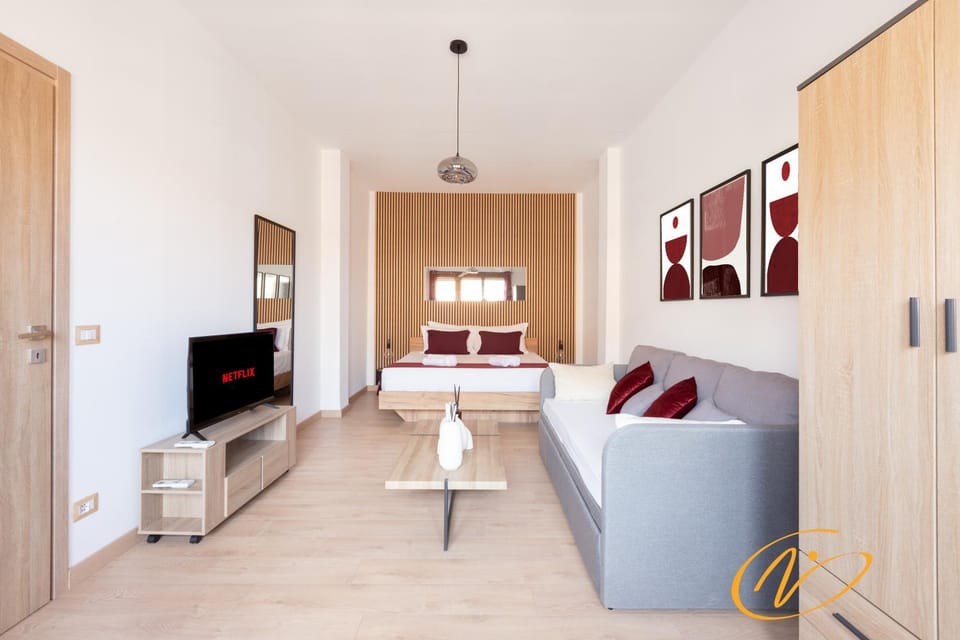 Bed, TV and multimedia, Photo of the whole room, Evening entertainment, Bedroom, wardrobe
