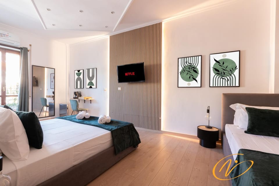 Bed, TV and multimedia, Photo of the whole room, Seating area, Evening entertainment, Bedroom
