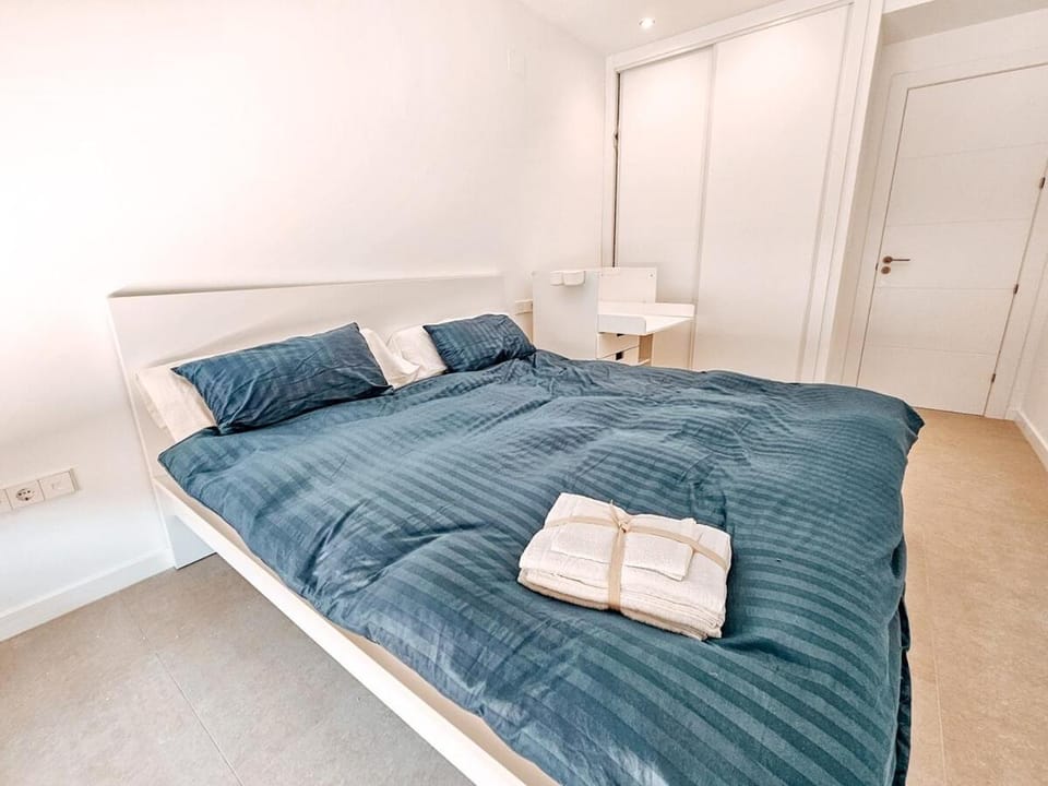 Bed, Photo of the whole room, Bedroom, towels, wardrobe
