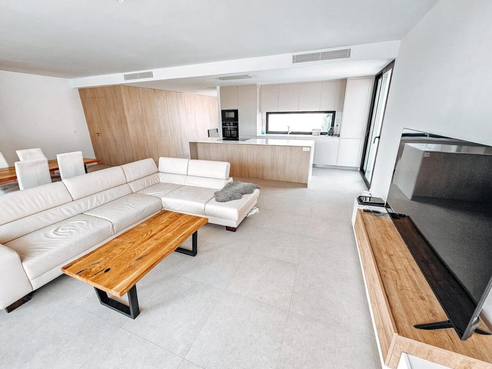 TV and multimedia, Kitchen or kitchenette, Living room