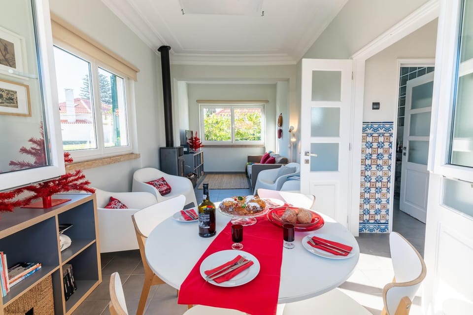 Living room, Food and drinks, Food